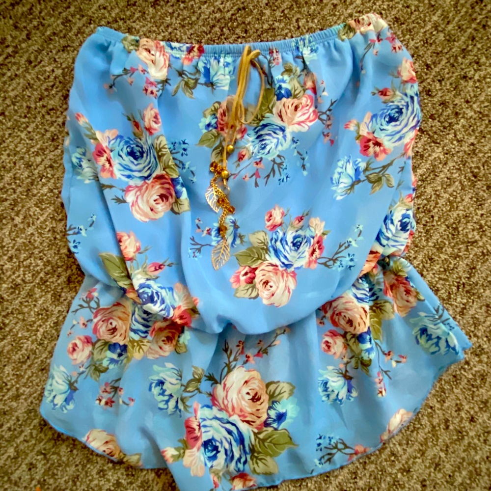Flower strapless shirt!